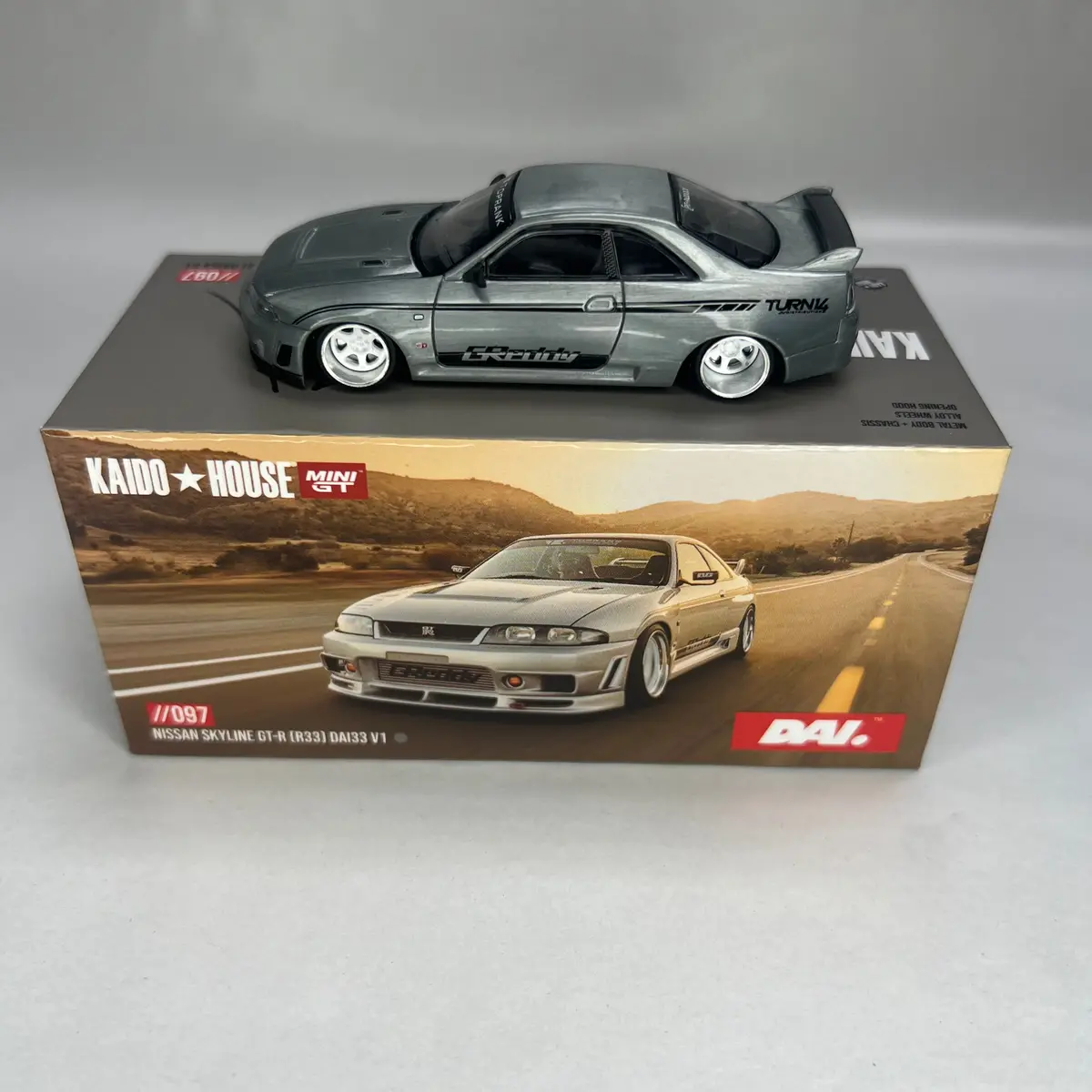 Chase Kaido House X Mini Gt 1:64 #097 Nissan Skyline Gt-R (R33) Dai33 V1 1