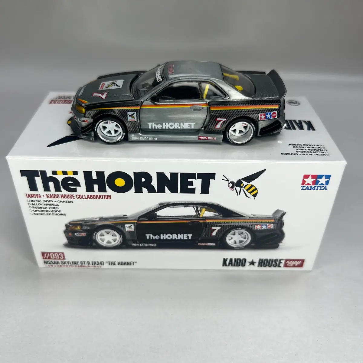 Chase Kaido House X Mini Gt 1:64 #093 Nissan Skyline Gtr (R34) "The Hornet" 1
