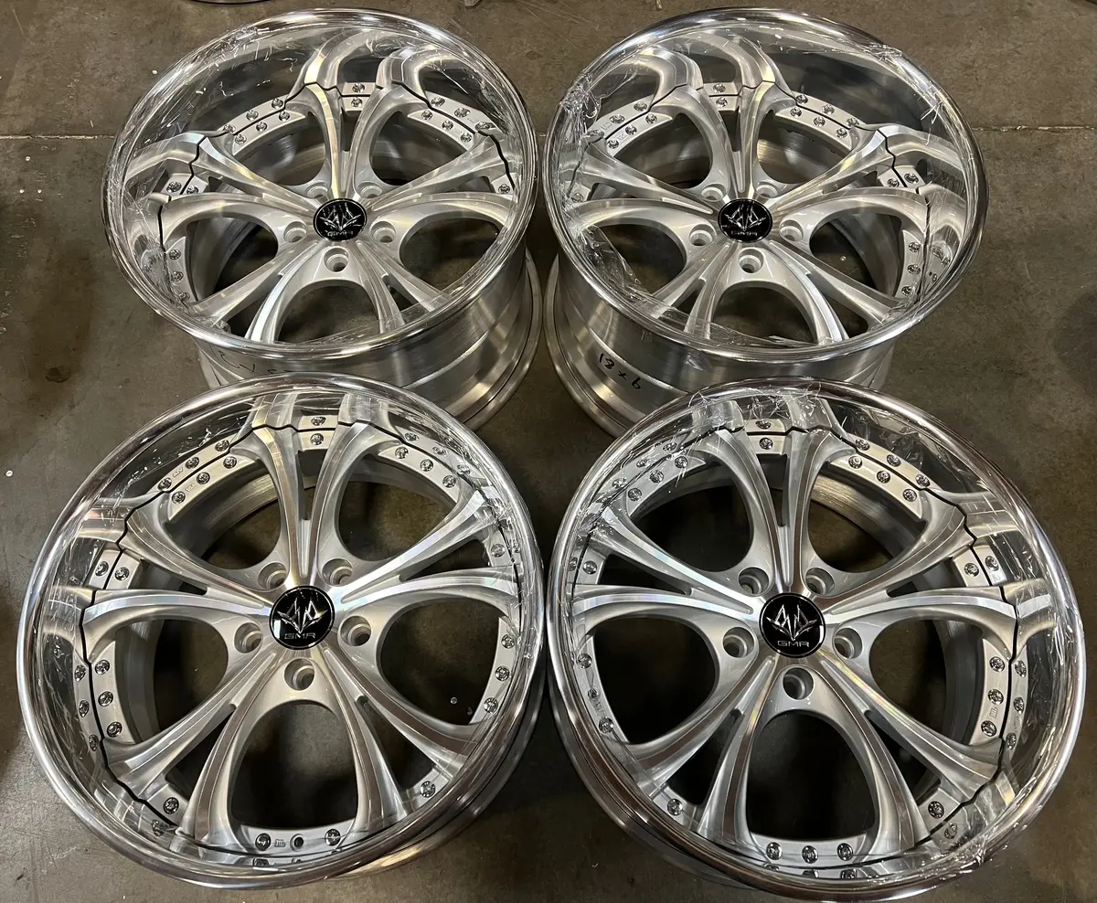 18-inch GMR Serpent alloy wheels featuring a precision diamond-cut face, engineered for vehicles with a 5x114.3 mm bolt pattern