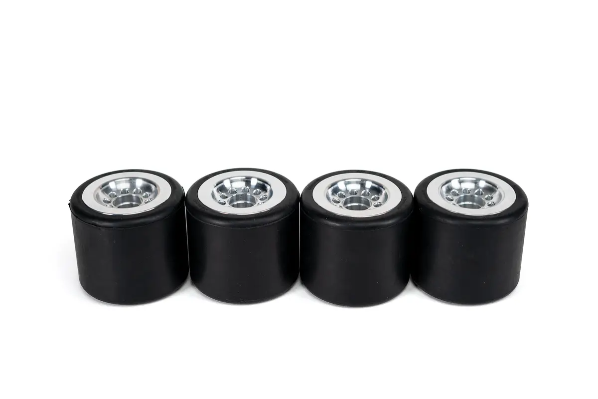 Raith Regulator Rubber Race Tires 1