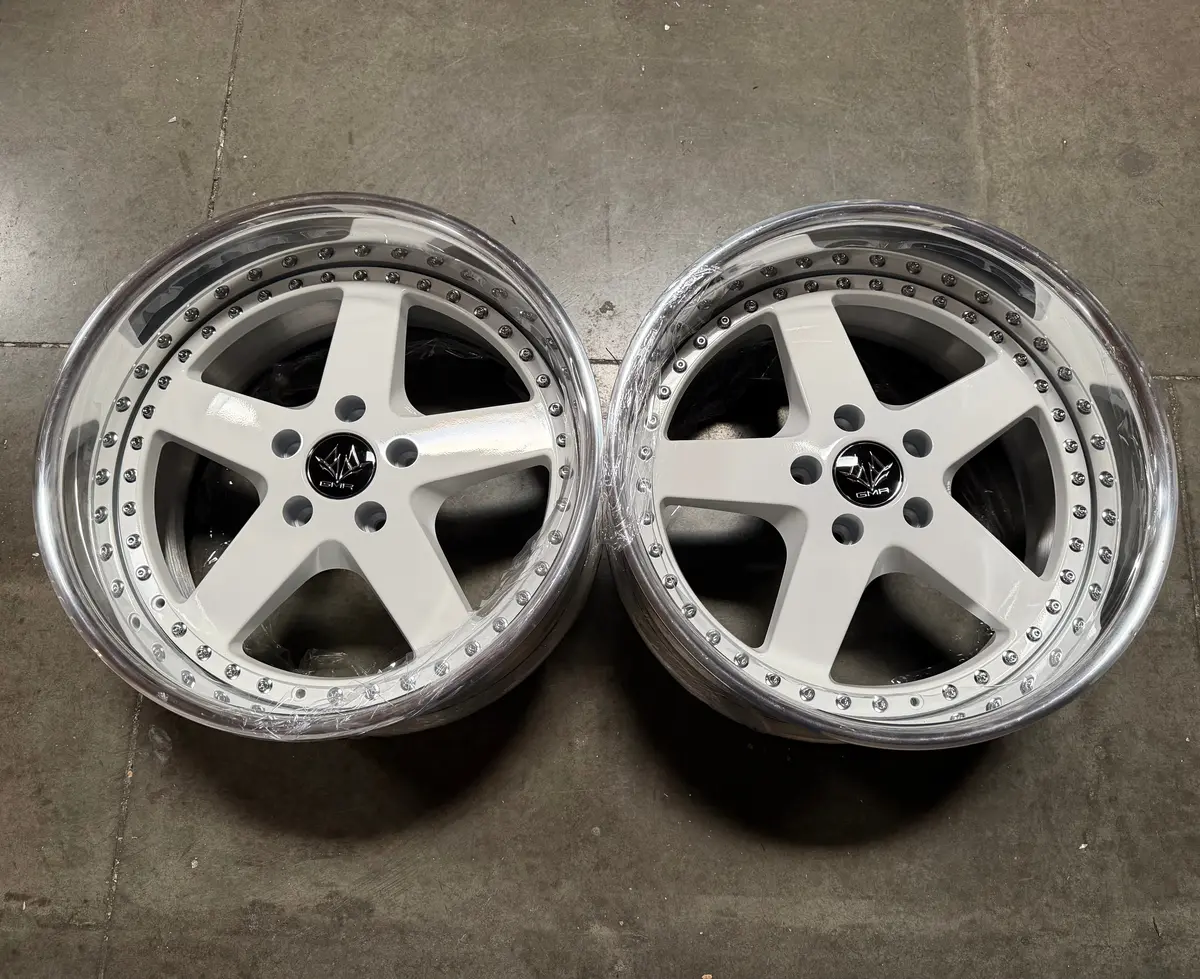 18-Inch GMR Templar Alloy Wheels – 5x114.3 Bolt Pattern, White Finish, Sold as a Pair