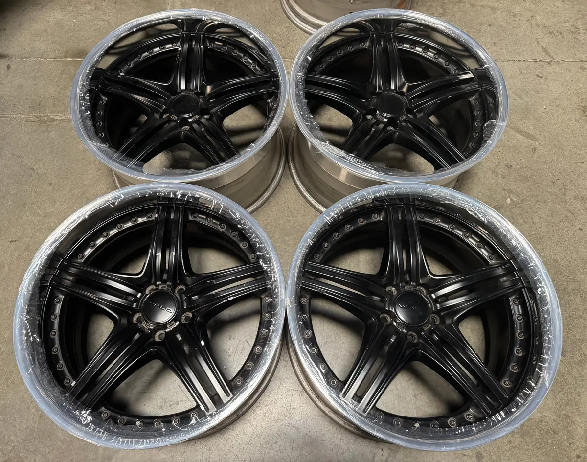 20-Inch Wald Manhora Alloy Wheel with 5x114.3 Bolt Pattern