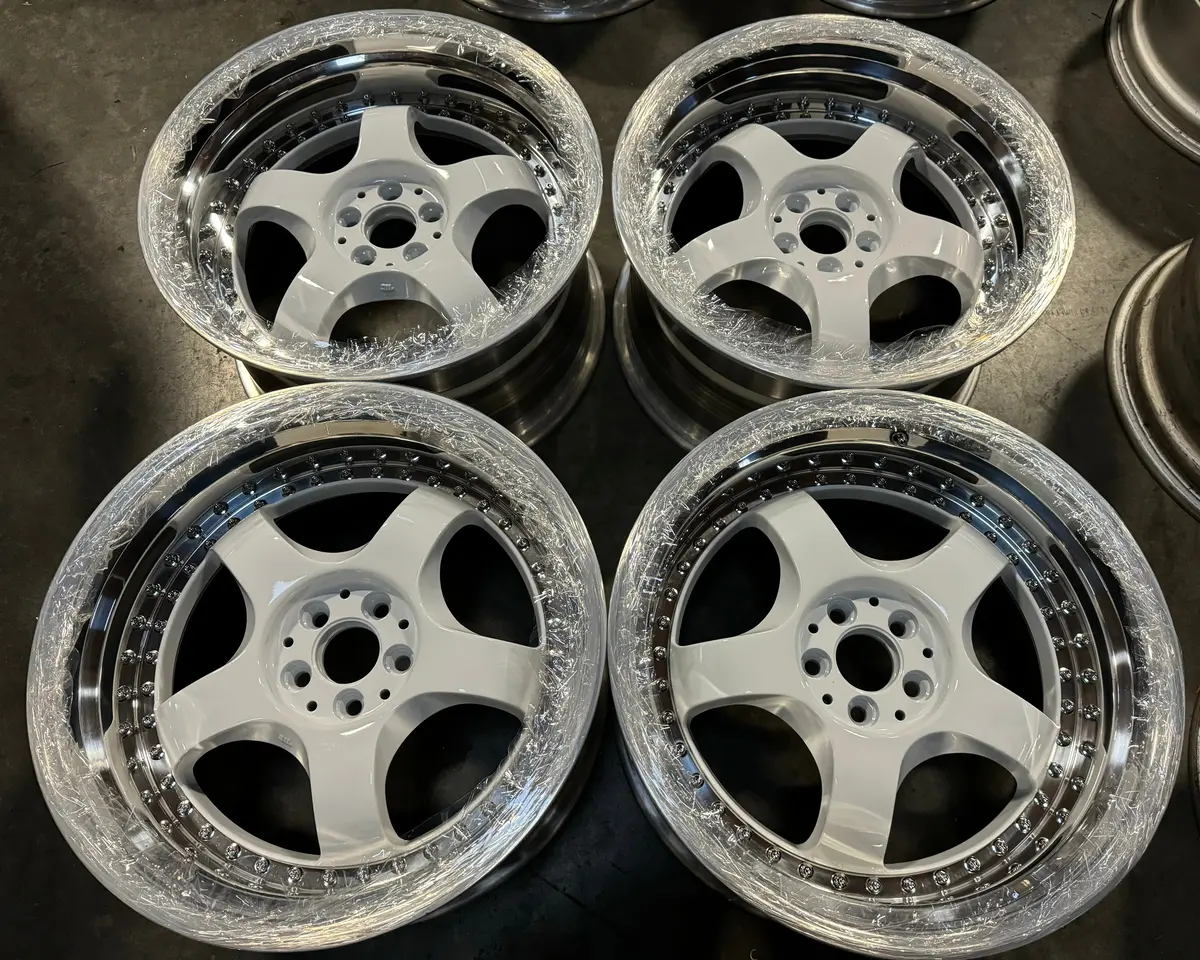 18-Inch GMR Bishop Step Alloy Wheel — 5x114.3 Bolt Pattern, Matte White Finish