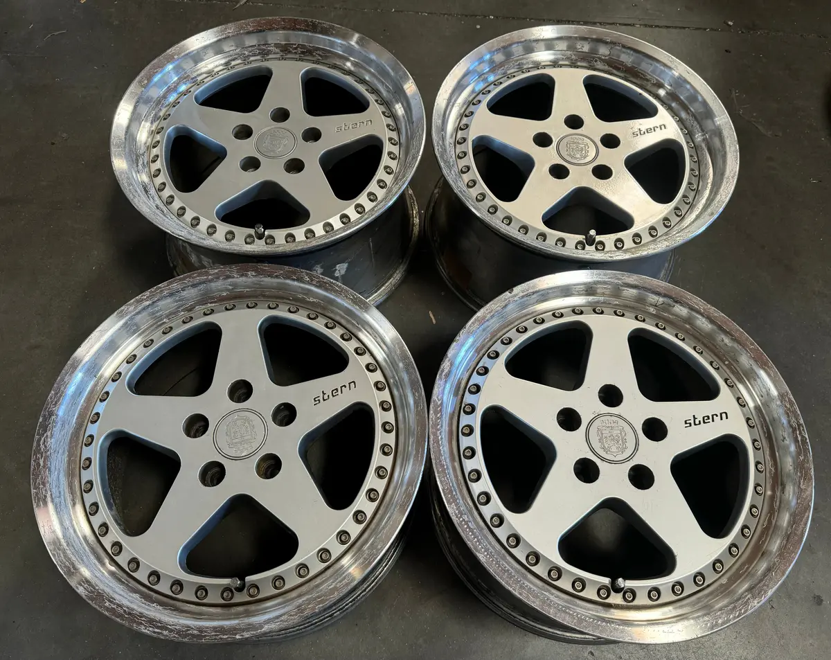 17-Inch Alloy Wheel with 5x114.3 Bolt Pattern