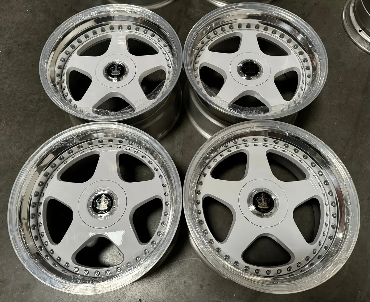 20-Inch GMR King Step Alloy Wheel with 5x114.3 Bolt Pattern