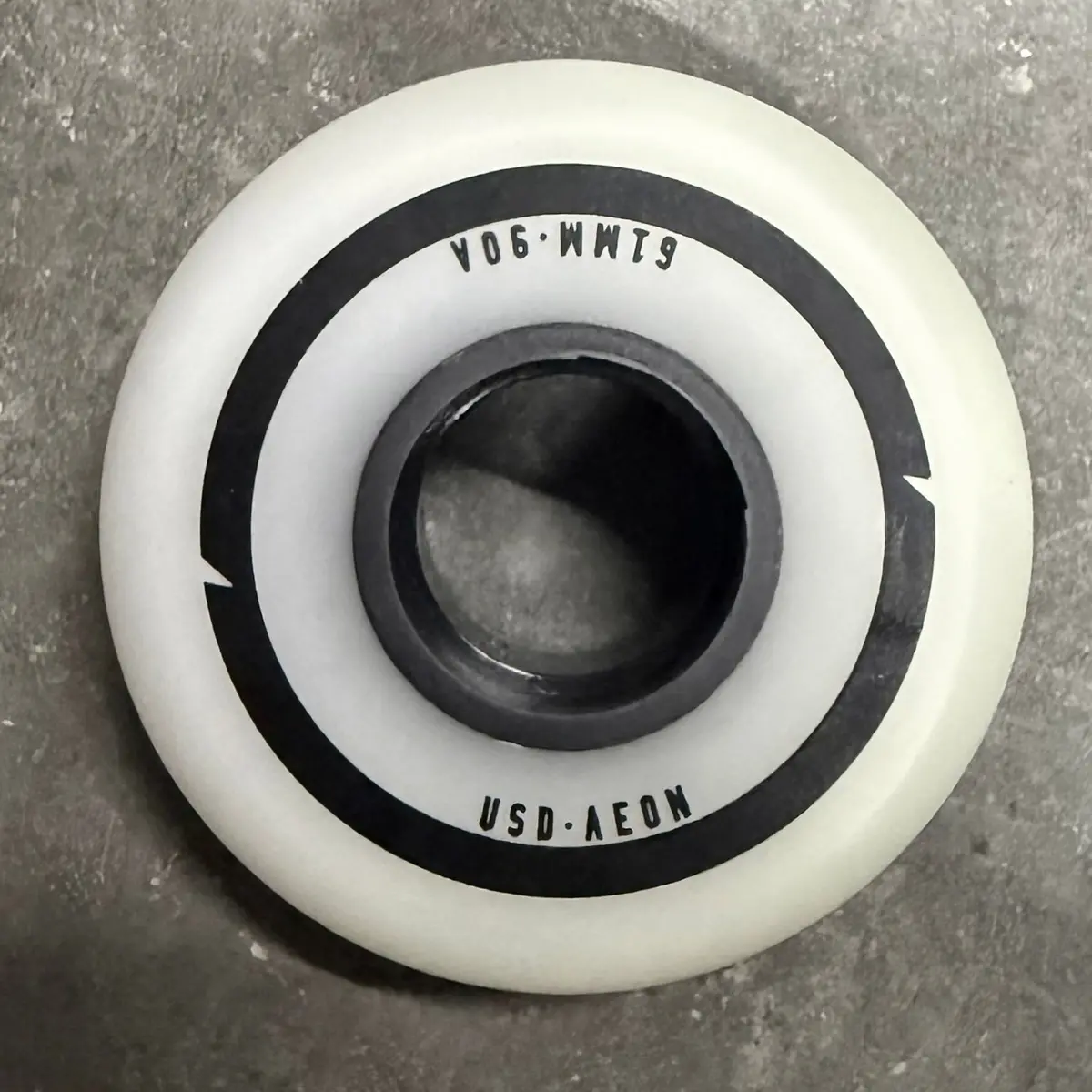 Usd Aeon Stock Wheel 61Mm 90A (Black Line) *Yellowed Urethane* 1