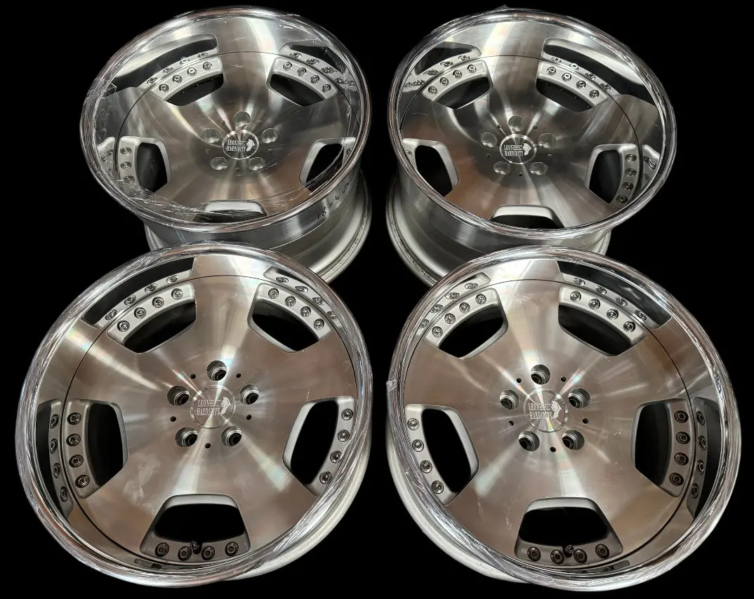 18-inch Leon Hardiritt Ritter Alloy Wheel with 5x114.3 Bolt Pattern