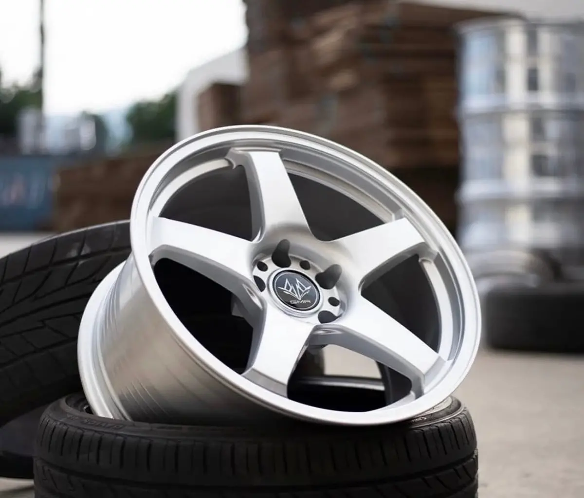 18-Inch GMR04 Alloy Wheels – 5x114.3 Bolt Pattern, Gloss Silver Finish (Limited-Time Blowout Sale)