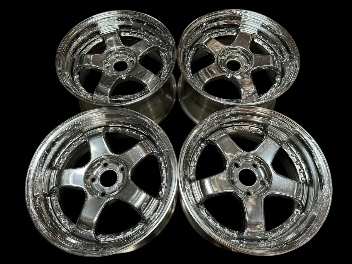 18-inch GMR Maven alloy wheel with 5x114.3 bolt pattern and sleek ceramic-polished surface
