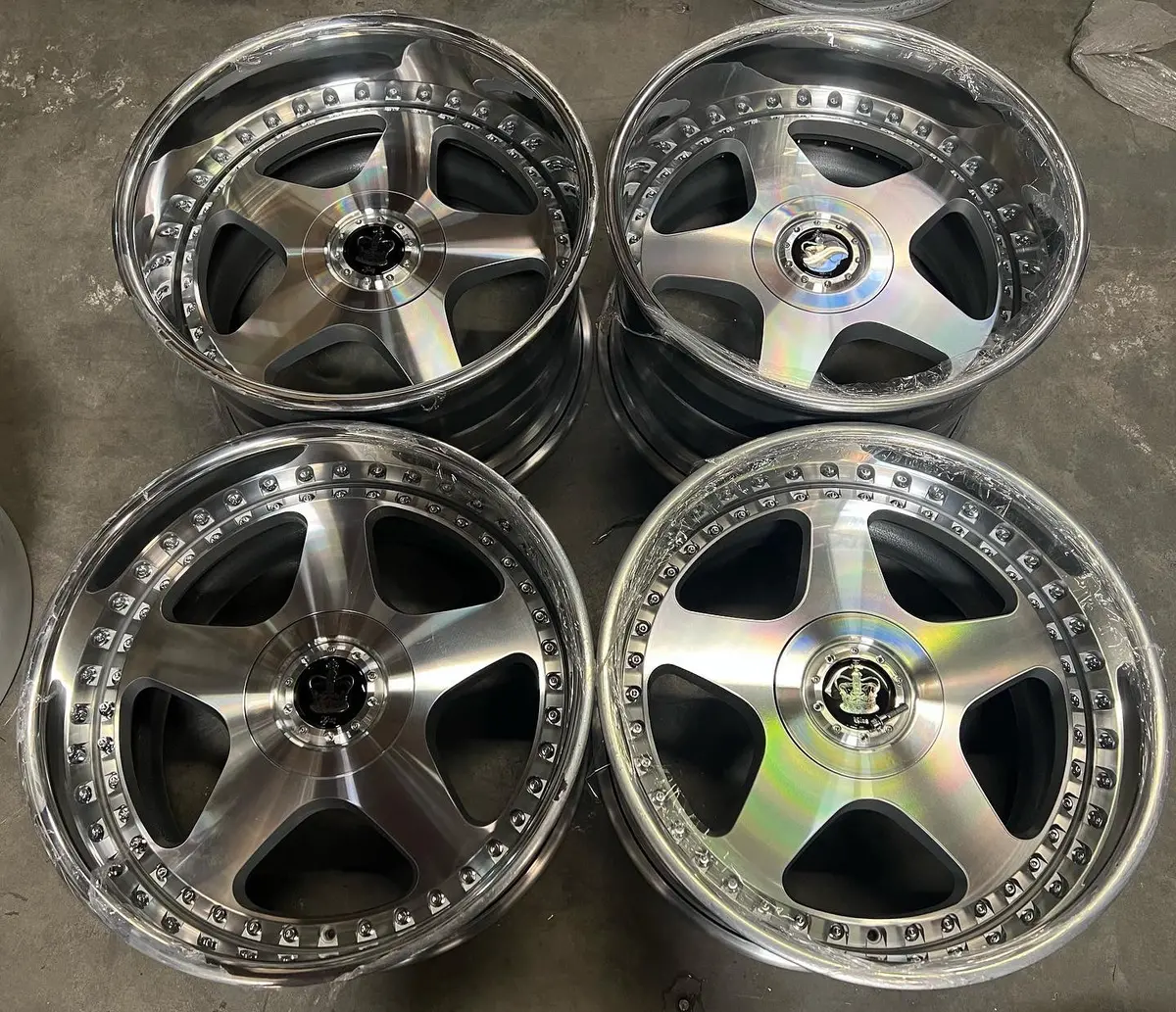 18-inch GMR King alloy wheels featuring a 5x114.3 bolt pattern and precision diamond-cut surface