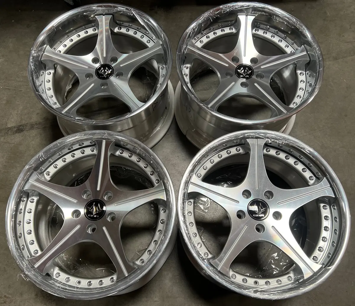 18-inch GMR Monarch alloy wheel featuring a precision diamond-cut face, 5x114.3 mm bolt pattern, and sleek modern styling for enhanced vehicle appearance and performance.