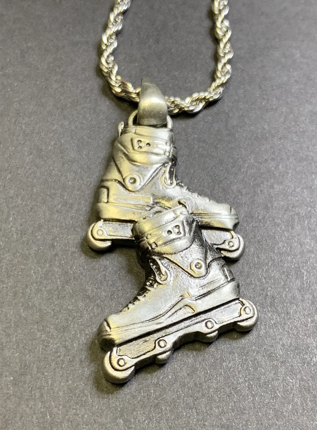 Adrenaline Skate Necklace (Valo) 1